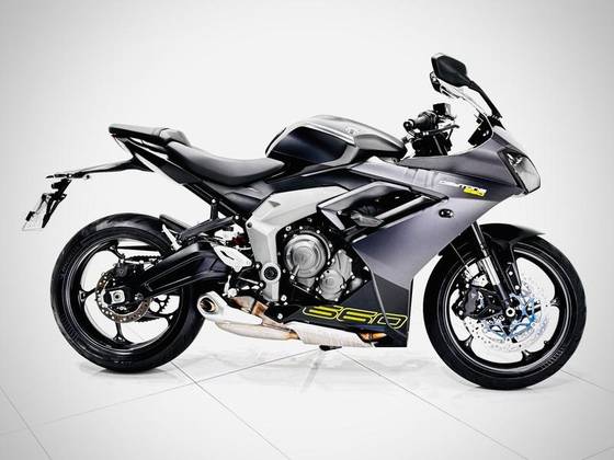 TRIUMPH DAYTONA 660 